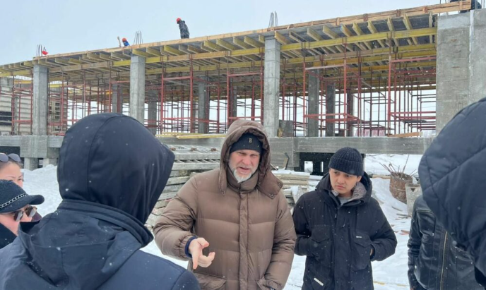 Кирилл Бычков проверил строительство соцобъектов в Якутске