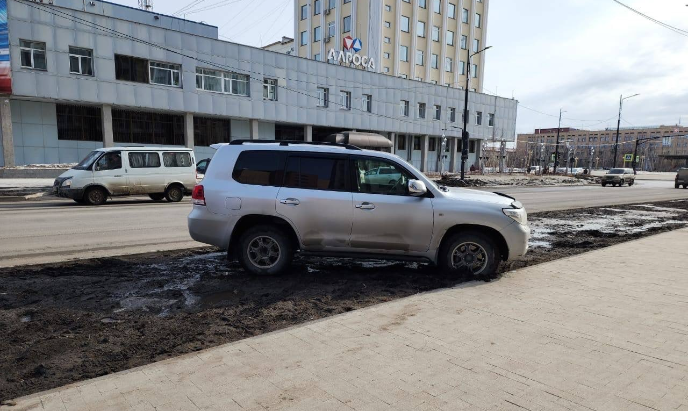 В Якутске Госавтоинспекция продолжает привлекать к мерам нарушителей парковок