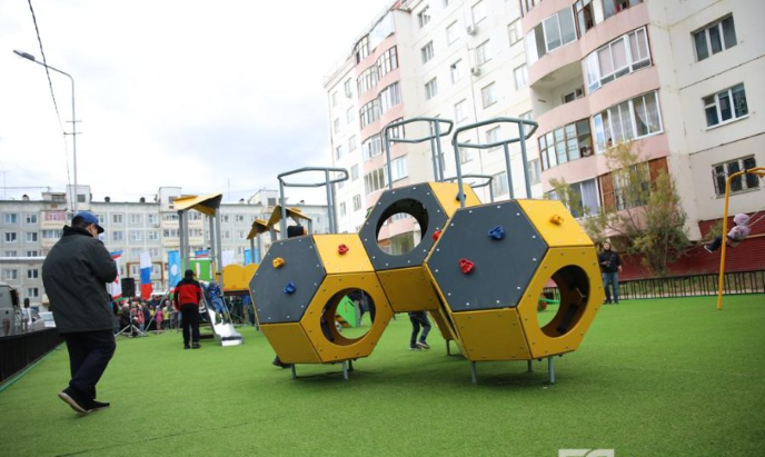 В Якутске начали реализацию проектов по благоустройству 21 дворовой территории