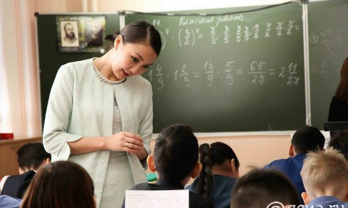В Якутии определили 12 лучших педагогов, которые получат премию в размере 200 тысяч рублей