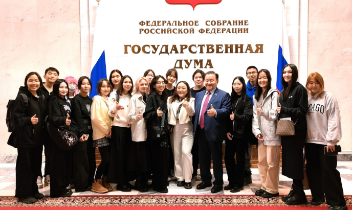 Встреча депутата Ф.С. Тумусова со школьниками из Центра развития и профориентации Integra (Якутск).