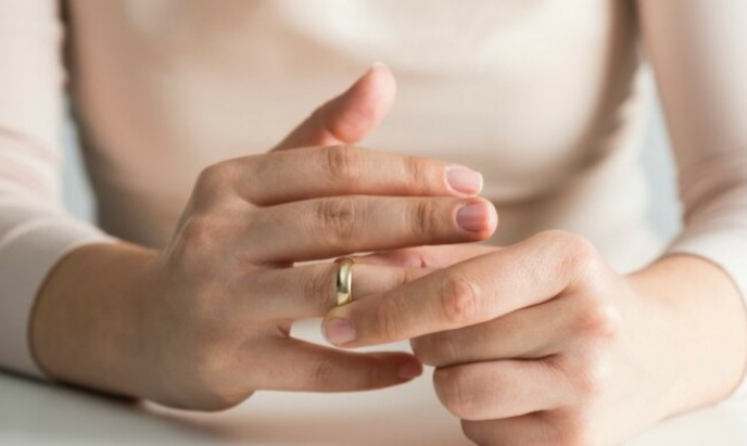 Как нужно носить кольца, чтобы привлечь счастливый брак, успех и богатство