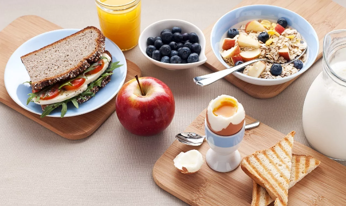 Эти «полезные» продукты ни в коем случае нельзя есть на завтрак